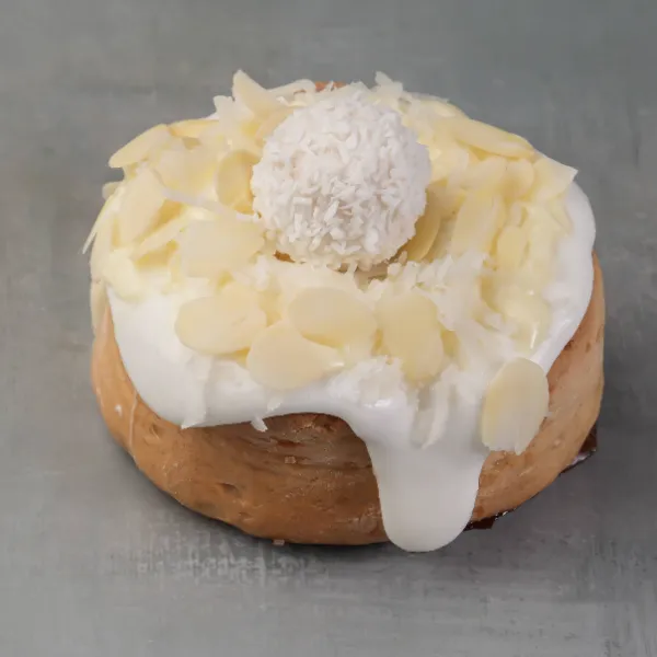 Glazed Cinnamon Rolls in Dubai